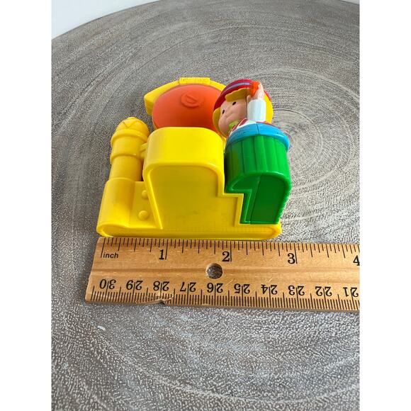 McDonald’s Kids Meal Fisher-Price Little People Mattel 2004 Carnival Game - Picture 6 of 6